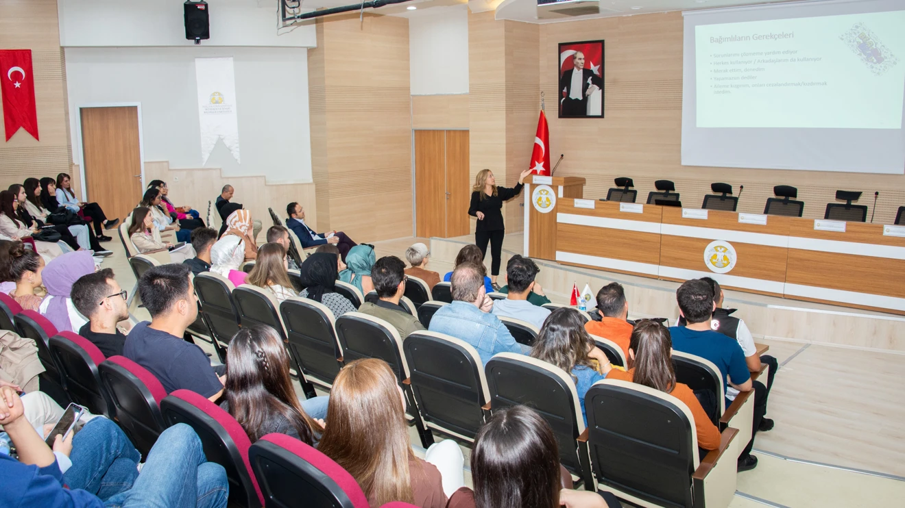 Selçuk Üniversitesinde Narko Tır ve Bağımlılıkla Mücadele Konferansı düzenlendi
